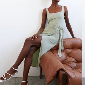 Aritzia Wilfred Saturn midi dress - Sage Green